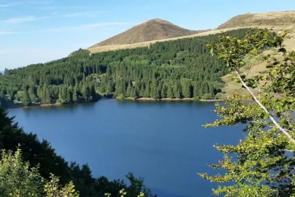 De mooiste meren van de Auvergne om te ontspannen en af ​​te koelen