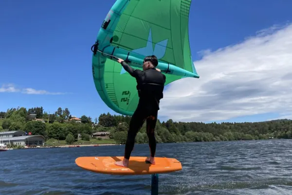 Die Segelschule am See von Aydat – zwischen Sport und Natur