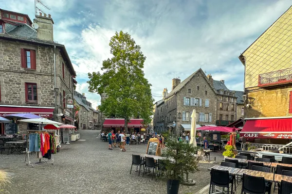 Besse-et-Saint-Anastaise – ein charmantes mittelalterliches Dorf