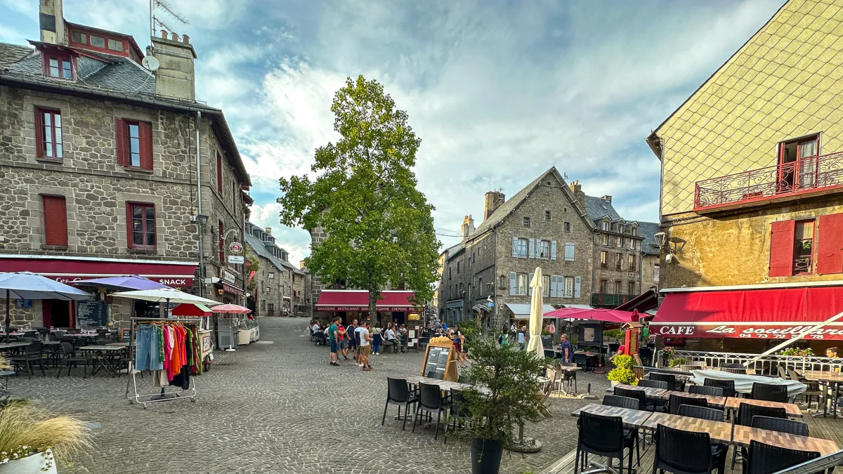 Besse-et-Saint-Anastaise, a charming medieval village