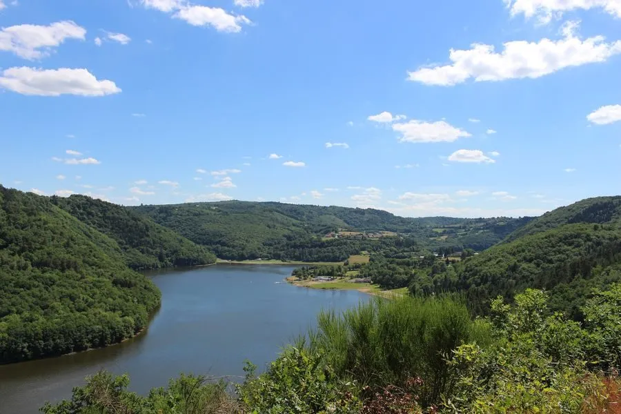 Le lac des Fades-Besserve, un espace de loisirs grandeur nature