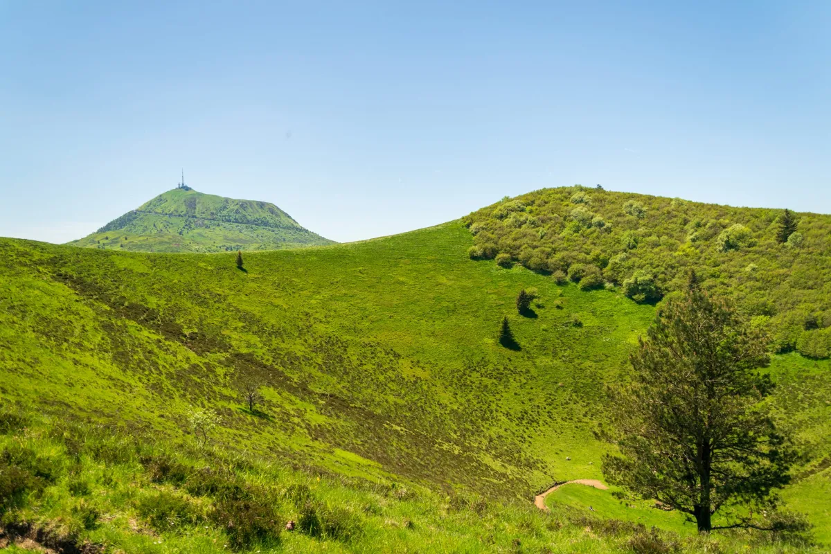Vacances en Auvergne : nature, volcans, lacs et activités autour des établissements Evanature