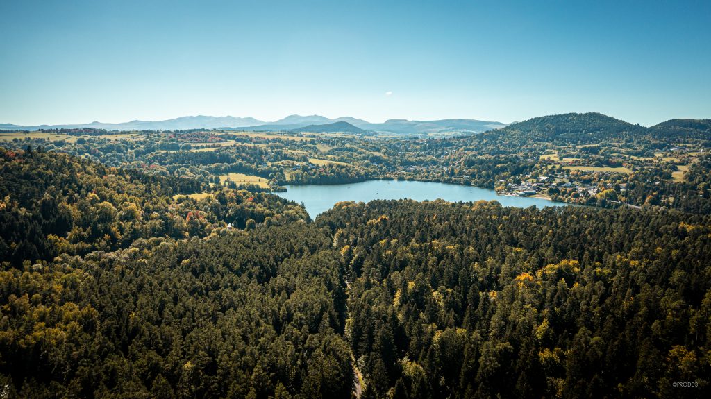 Activités insolites en Auvergne : vivre des expériences uniques Paysage gigantesque de la nature de l'Auvergne