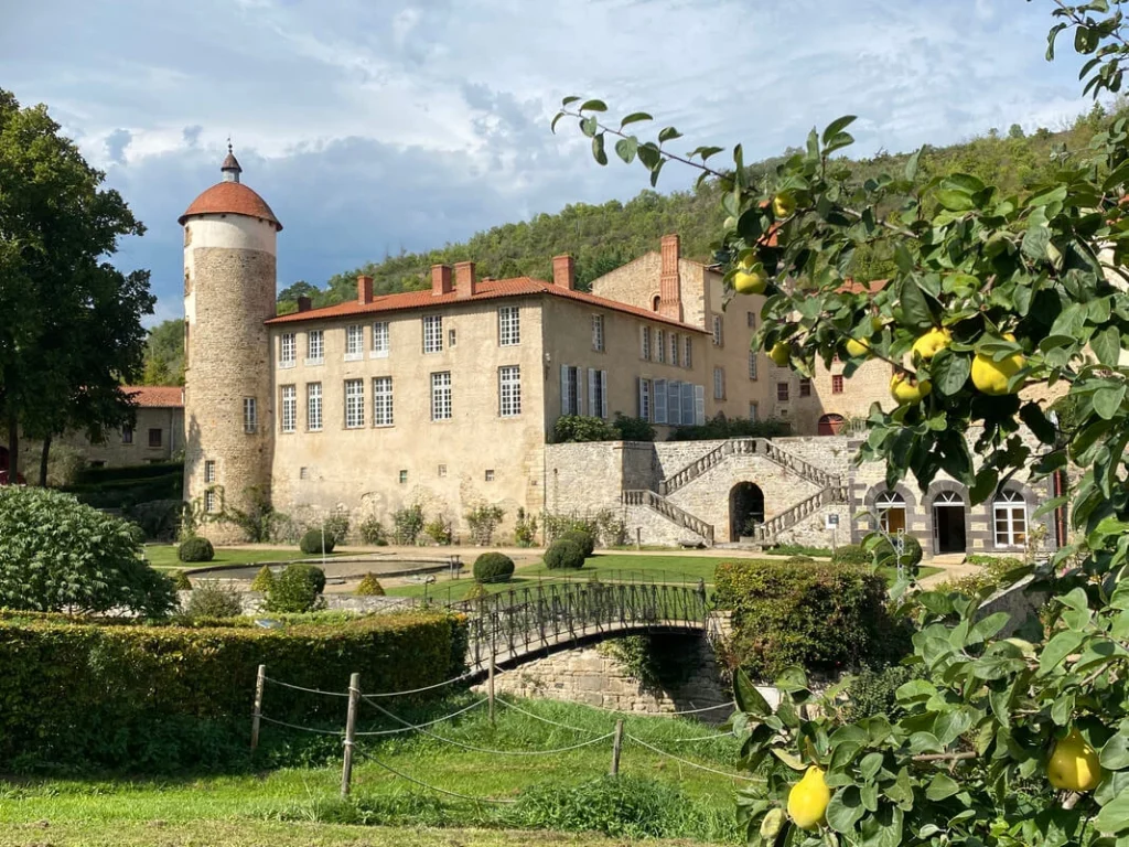 Le Château de la Batisse, une visite raffinée au cœur du patrimoine auvergnat château de la batisse
