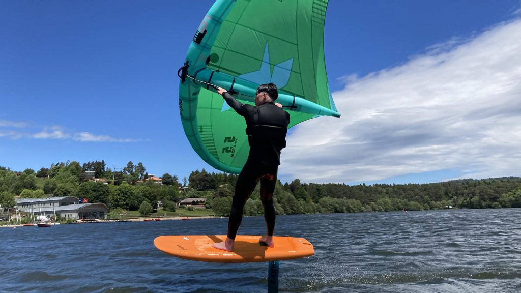planche à voile sur le lac d'aydat
