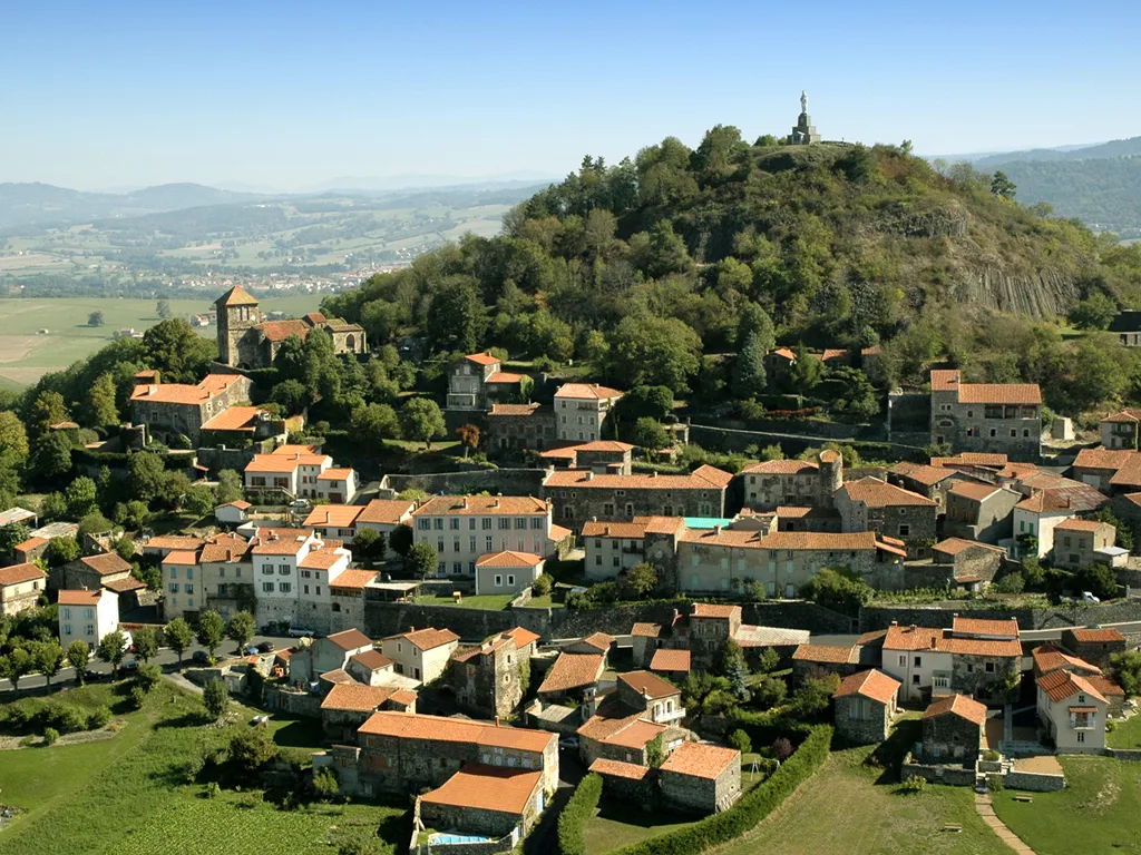 Usson, un des plus beaux villages de France à découvrir village de usson
