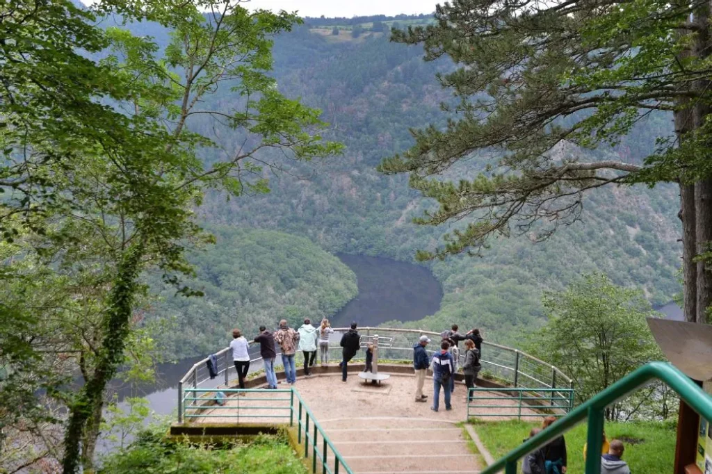 Le méandre de Queuille, un panorama emblématique d’Auvergne vue du méandrede queuille