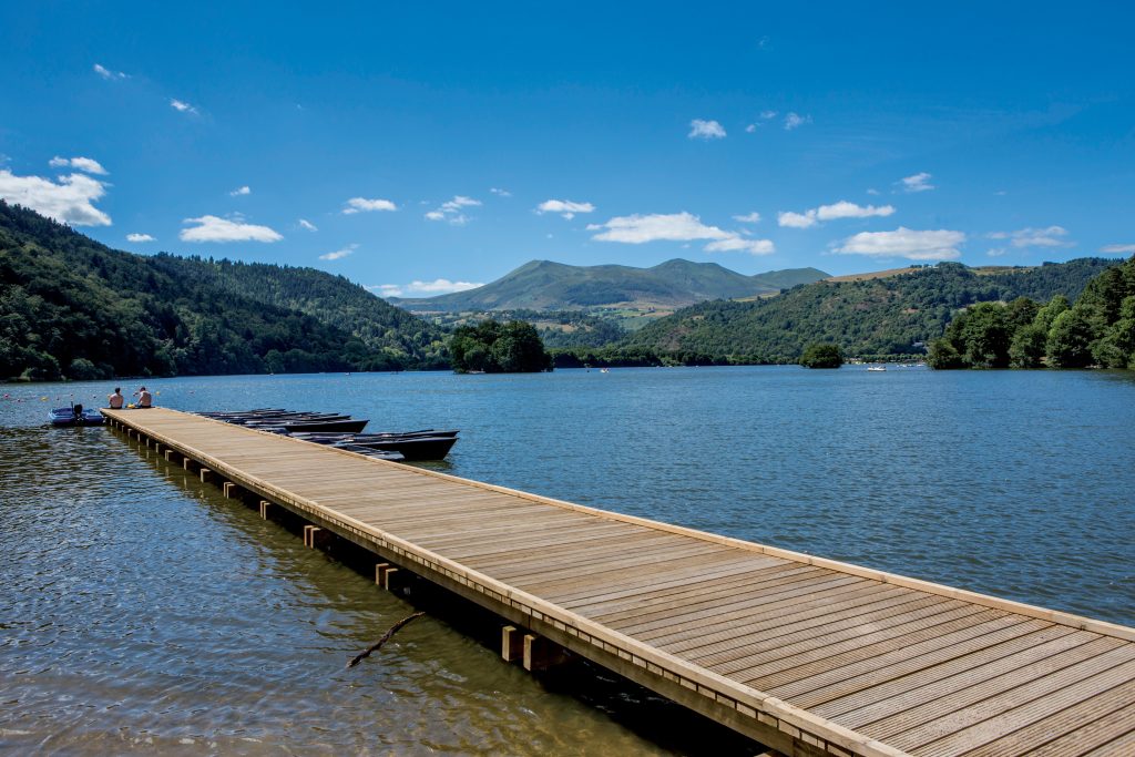 Le Lac Chambon, un lieu idéal pour se détendre et profiter de l’eau Lac Chambon